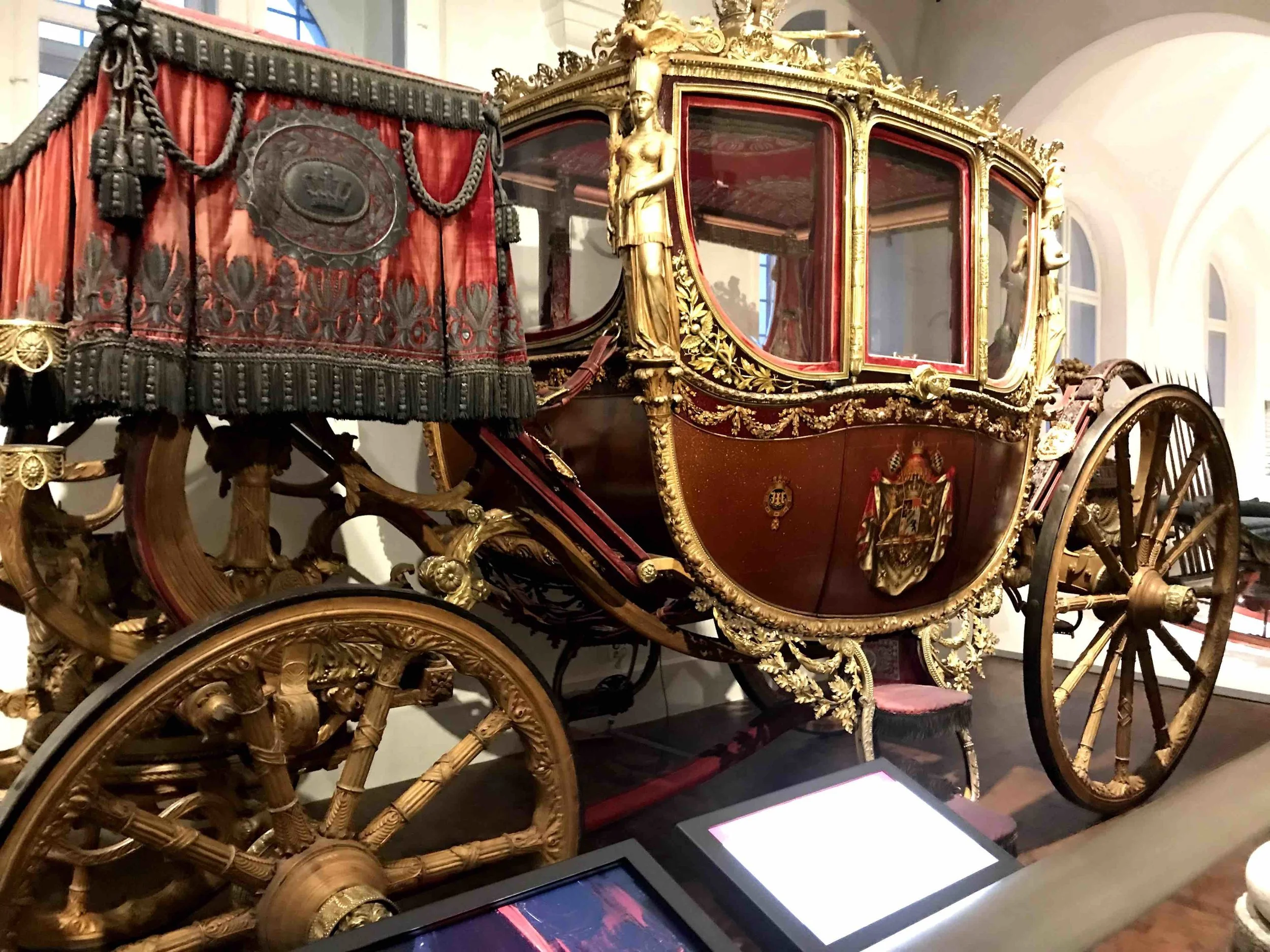 PalaceCarriageCloseup.jpg
