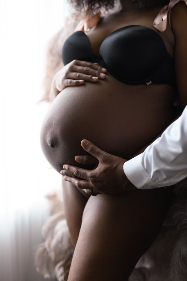 Columbia-SC-Photographer-maternity-hands-belly.jpg
