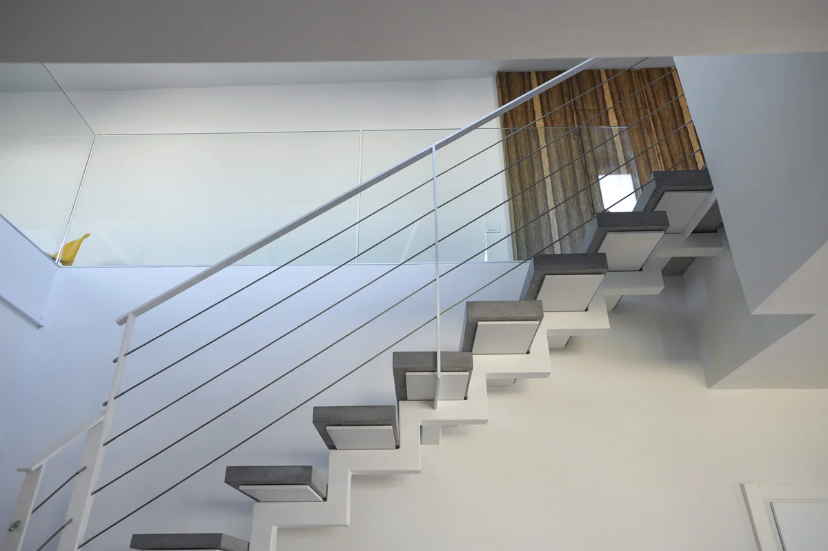 YonaHanavi-escalier2.jpg