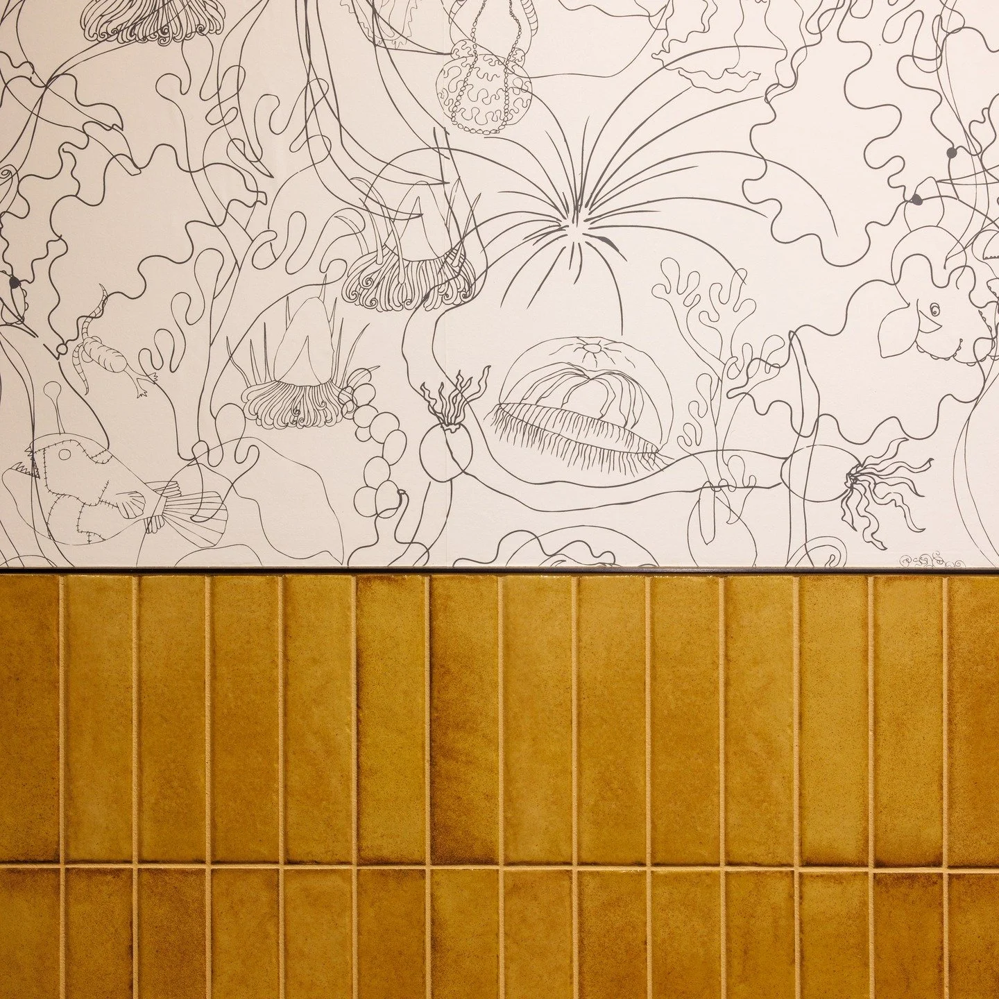 Who doesn't love a sweet wallpaper moment, especially one that speaks to the story of a space. Like this Hygge &amp; West paper we chose for The Rawbar Restaurant &amp; Sushi. 

Photos by @lindsey_king_photography