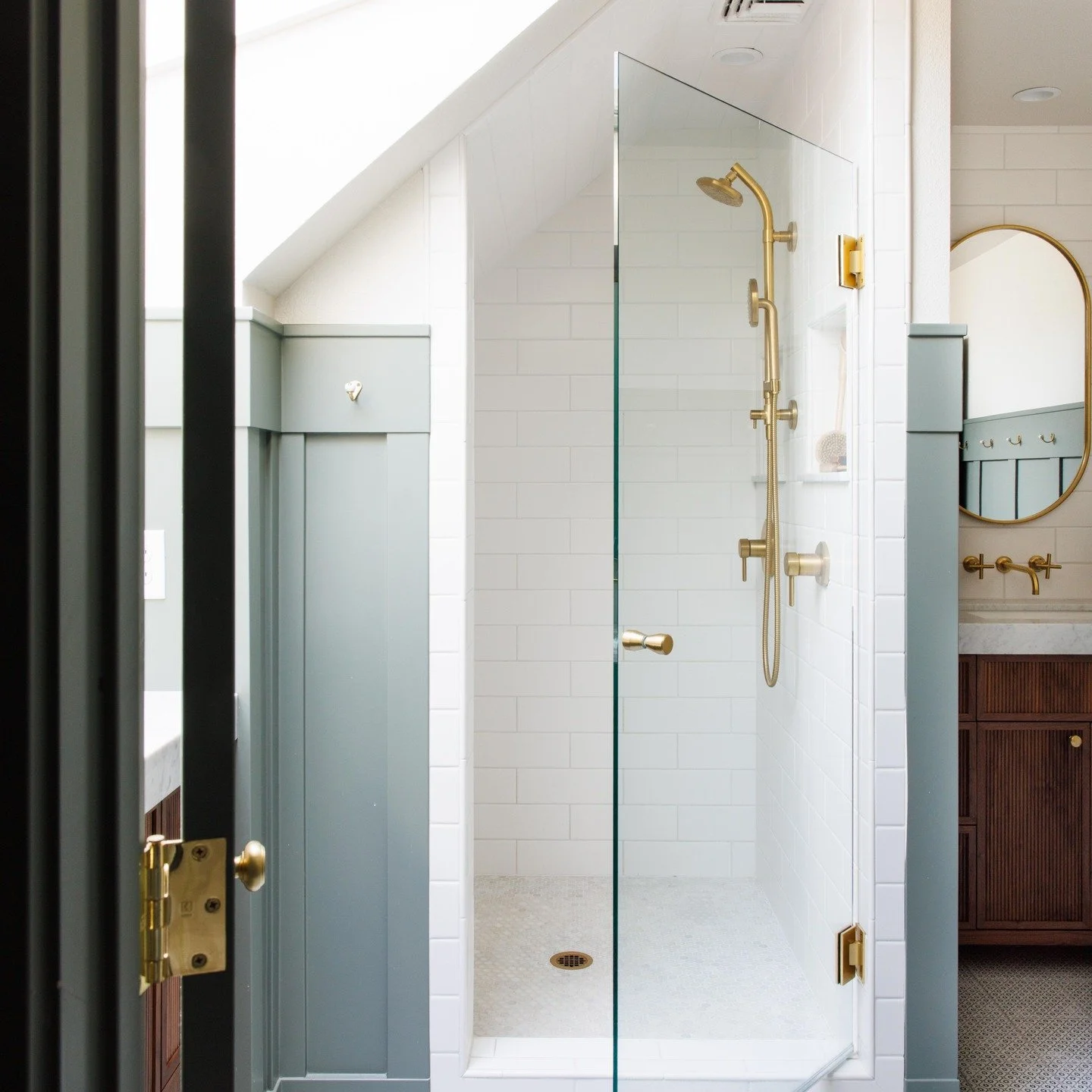We were able to maximize this bathroom to include all the items that our client wanted, including double sinks. How stunning is this finished product? 🌟

Chico, California
Santa Barbara, California 

Photos by @lindsey_king_photography 

#bathroomre