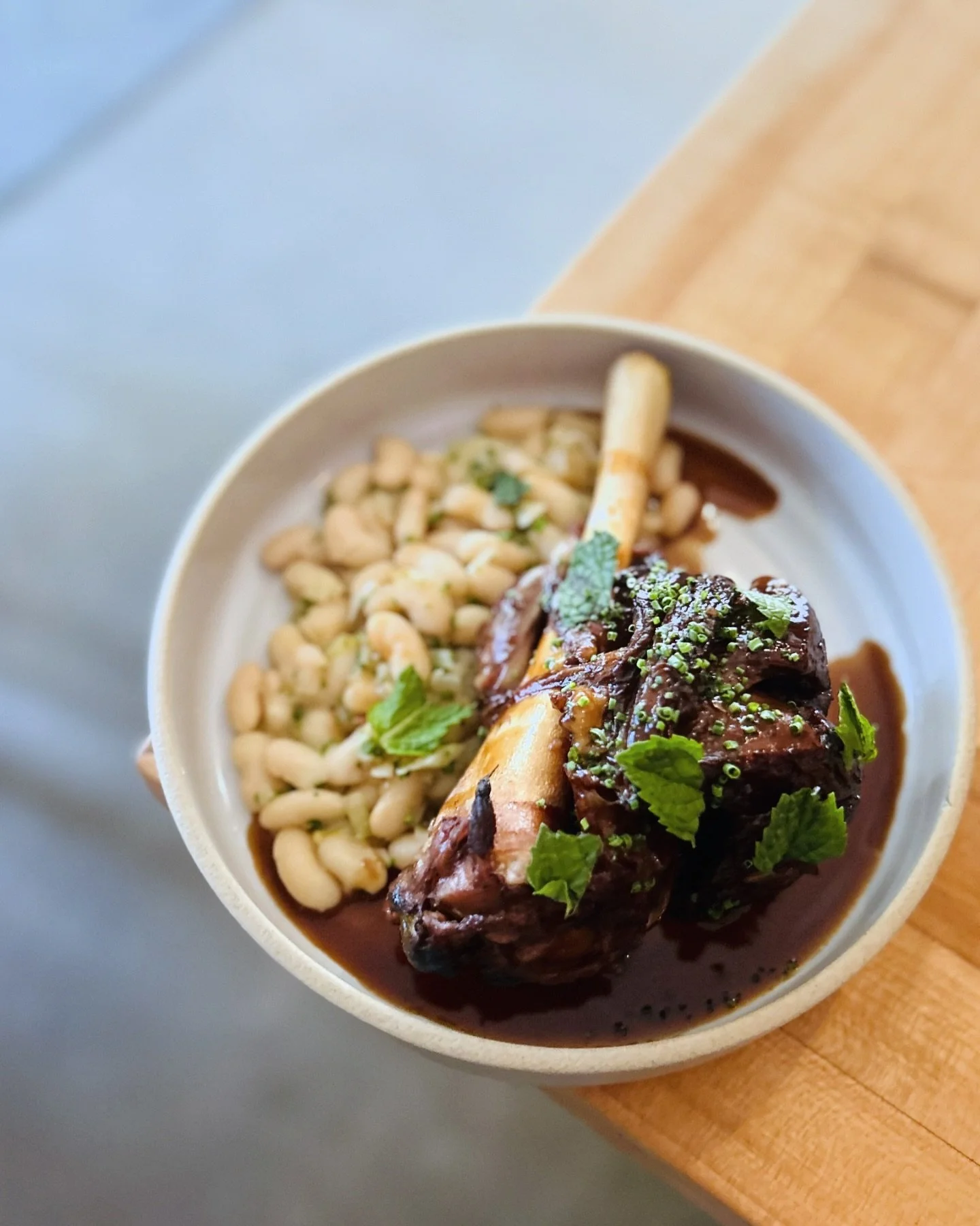 Friday night dinner done right - Lamb Shank with white beans, fennel, sofrtio, and mint 🤤

#vendemmiaseattle // #generalharvestseattle 
.
.
.
.