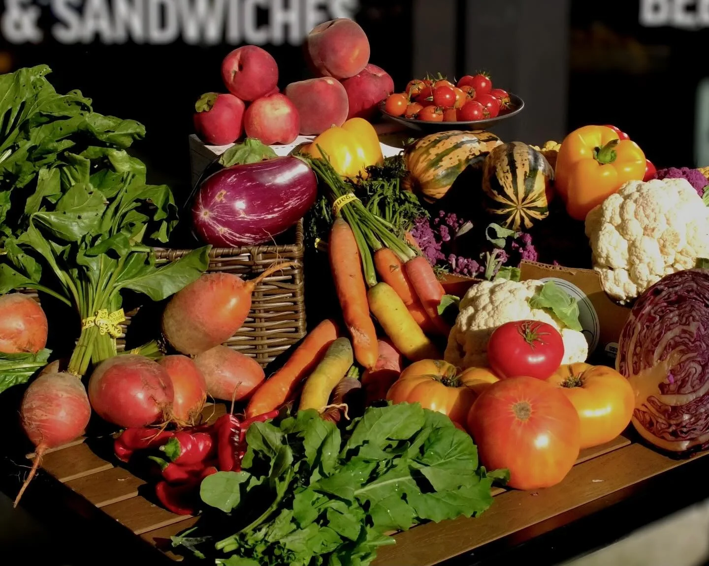 We couldn’t do what we do without our local farmers! 🍅🌽 Their hard work keeps our menus fresh, seasonal, and full of PNW flavor. Buying local means better ingredients, a stronger community, and fewer miles from farm to plate. Visit your nei