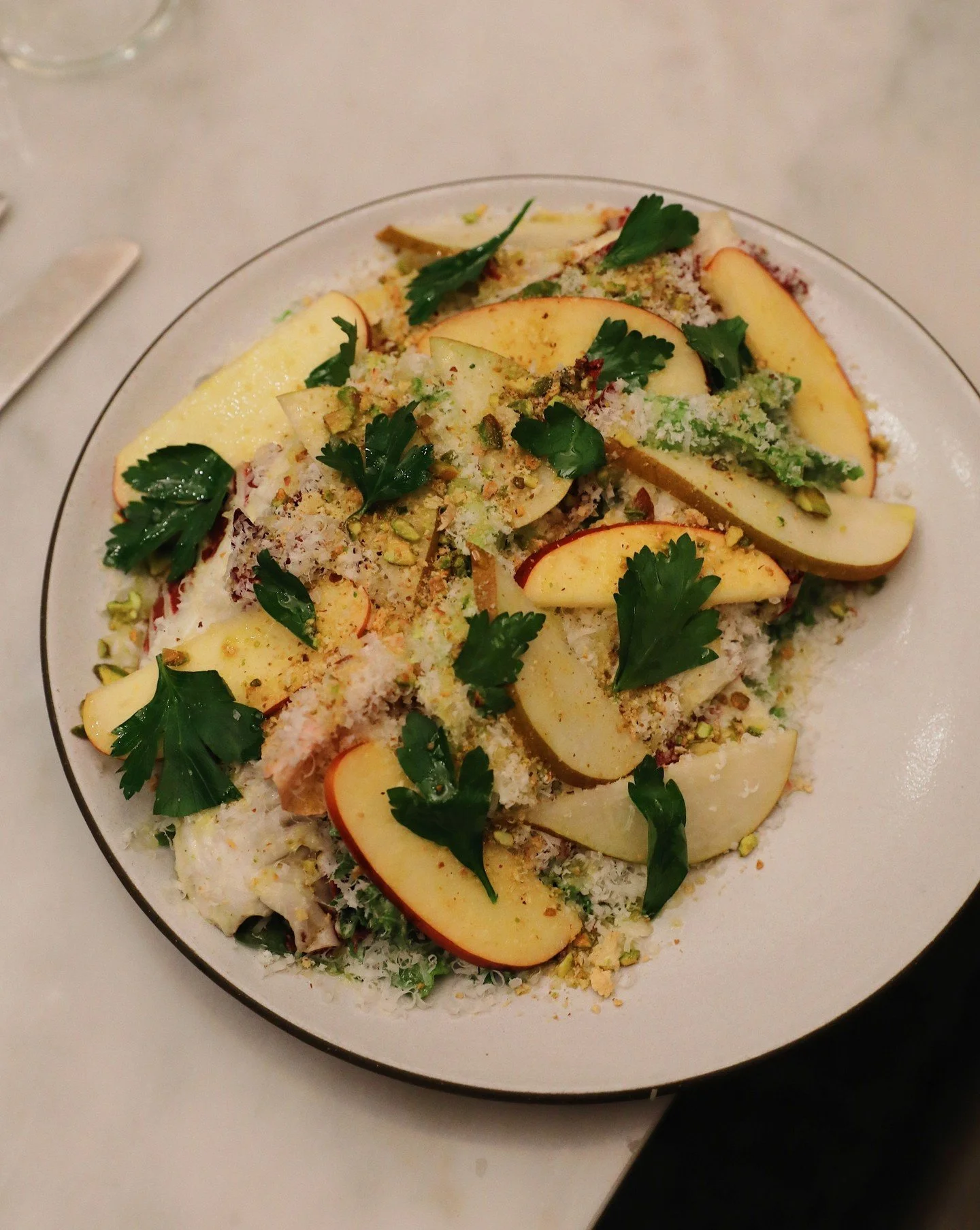 Our recommendation to start off the night? A fresh chicory salad dressed in green goddess, layered with pears, apples, herbs, and parmesan&mdash;finished with breadcrumbs, cr&egrave;me fra&icirc;che.

#generalharvestseattle #seattlerestaurant #chicor