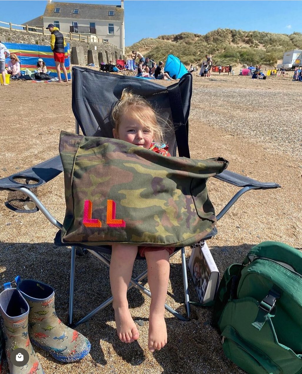 Beach day from last Spring, can&rsquo;t wait to get back by the sea this year 🌊 #personalisedbag #camojumbobag #uniquegiftideas