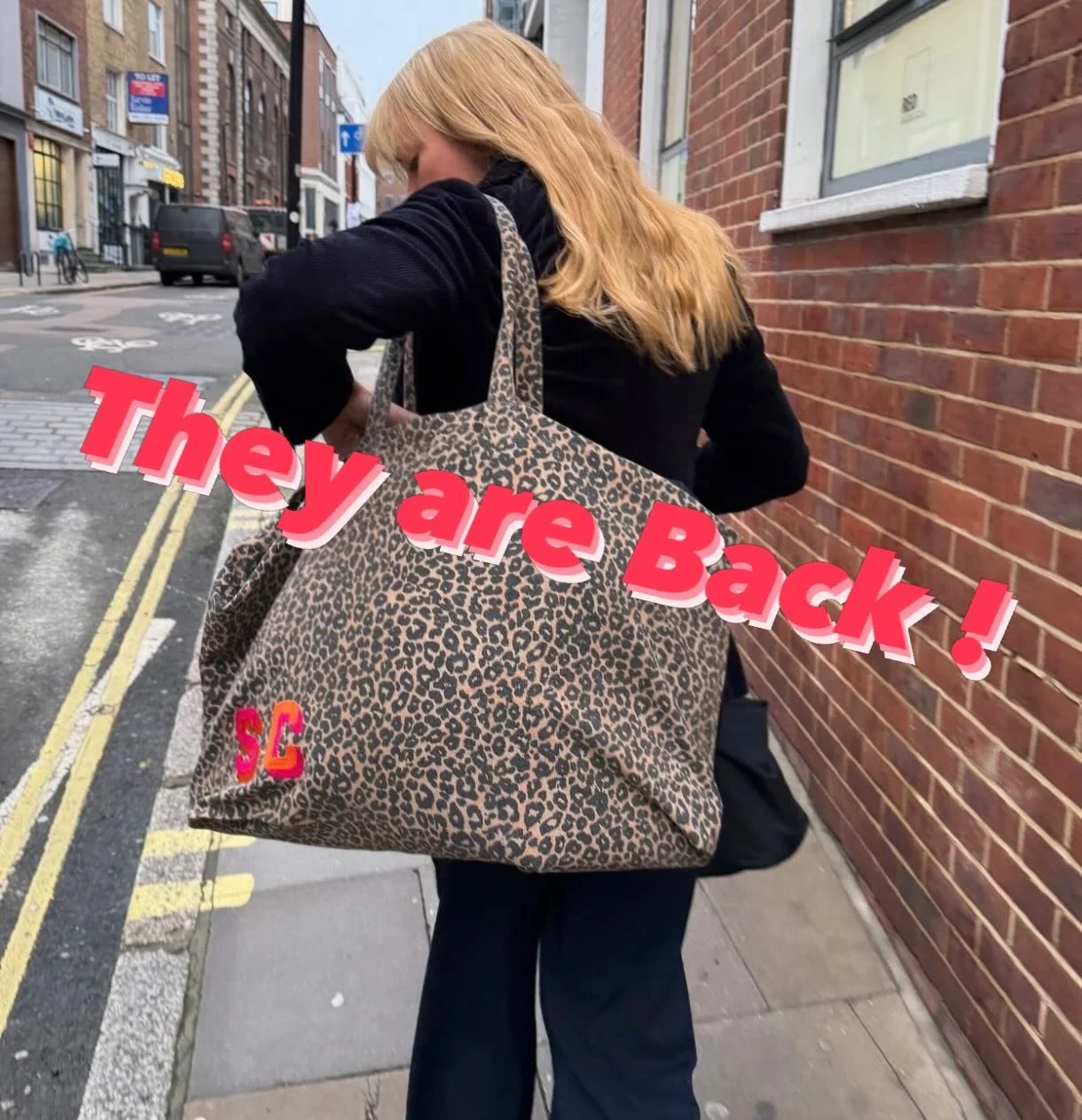 Oversized &amp; Small personalised Leopard Print bags back in stock 💥

Congratulations @djsaracox on the breakfast show 🤩 

#leopardprintbags #personalisedbags #personalisedleopardprintbags