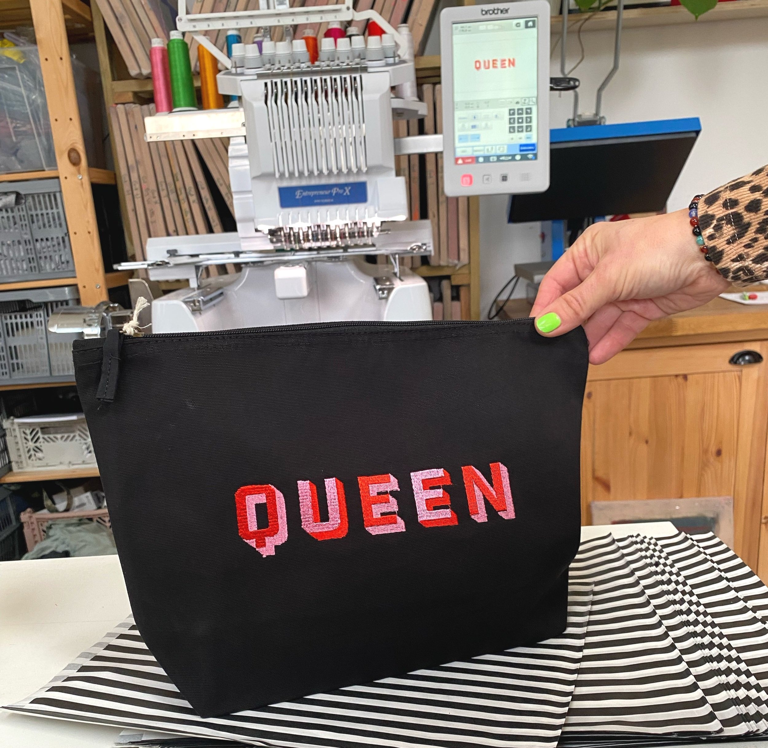 zip+up+pouch+-+queen.jpg