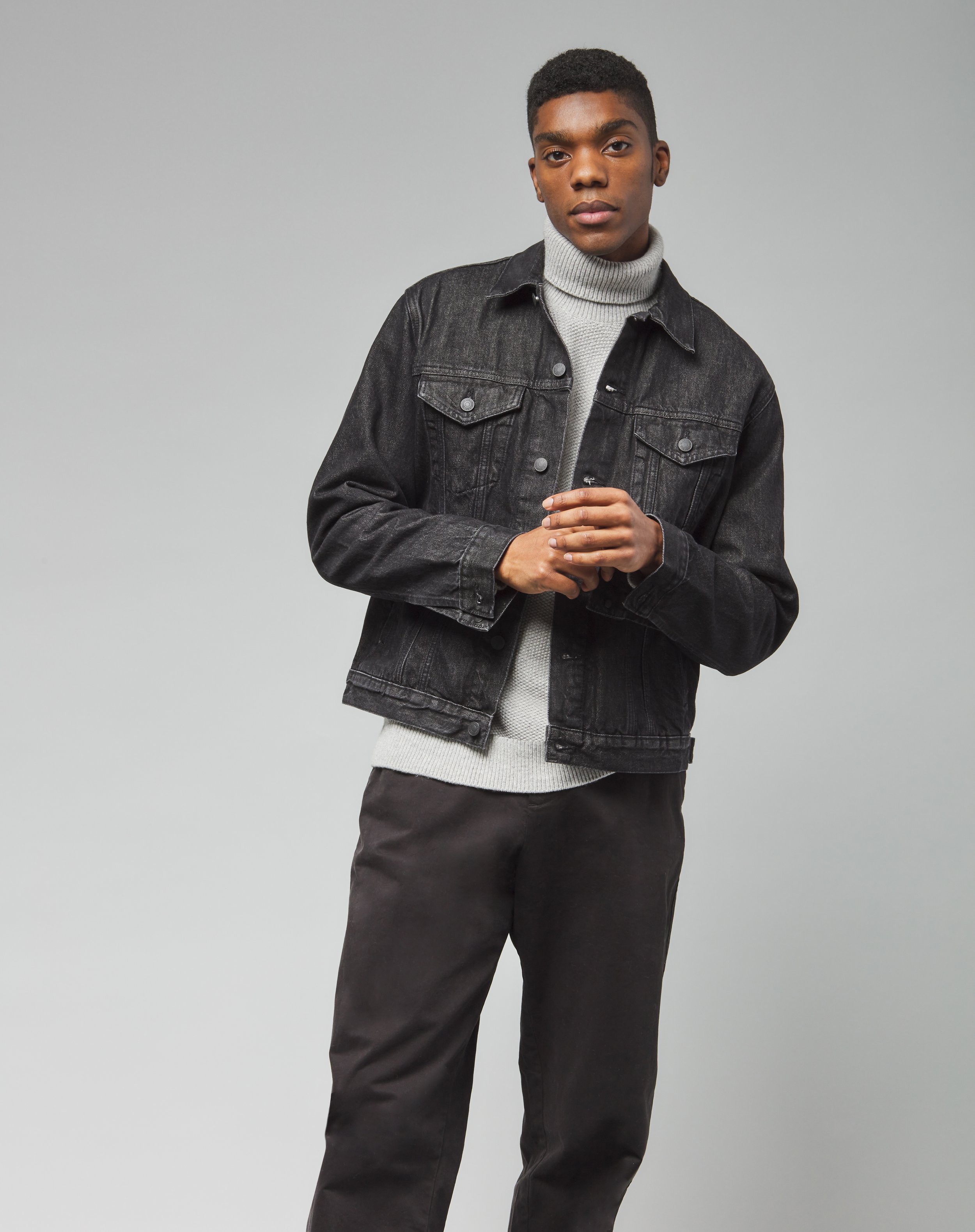 Gap_BlackLinedDenimJacket_Editorial_11.JPG
