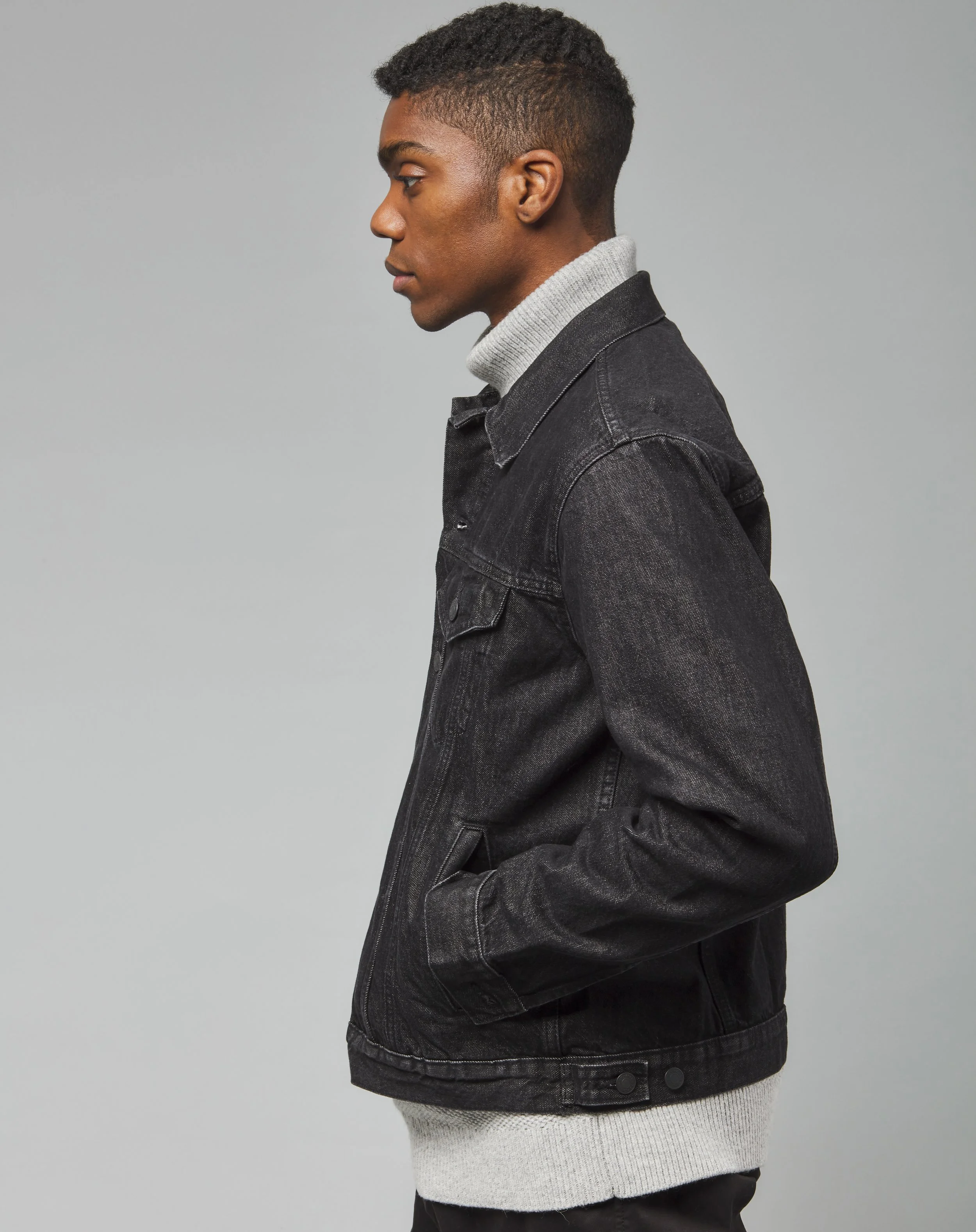 Gap_BlackLinedDenimJacket_Editorial_17.JPG