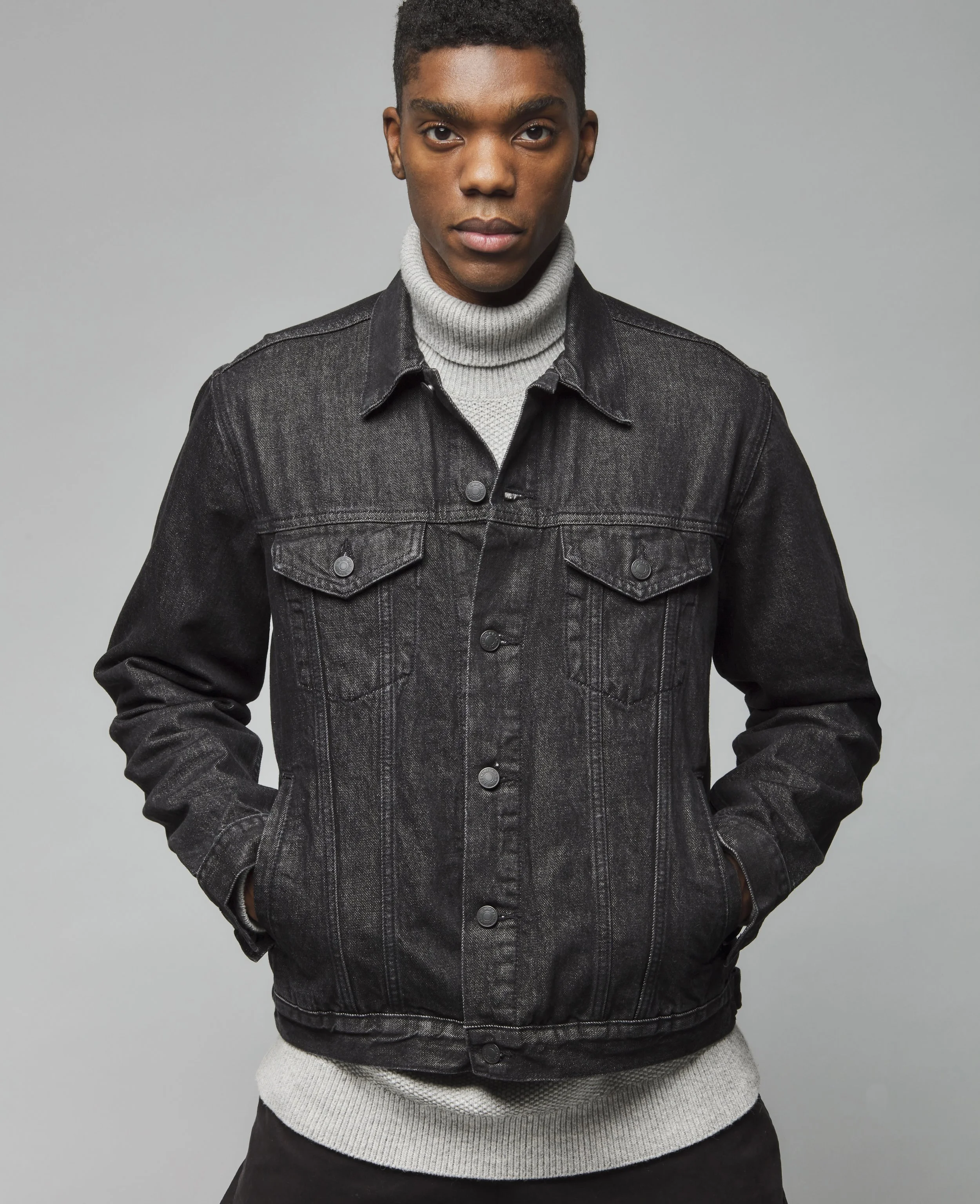 Gap_BlackLinedDenimJacket_Editorial_22.jpg