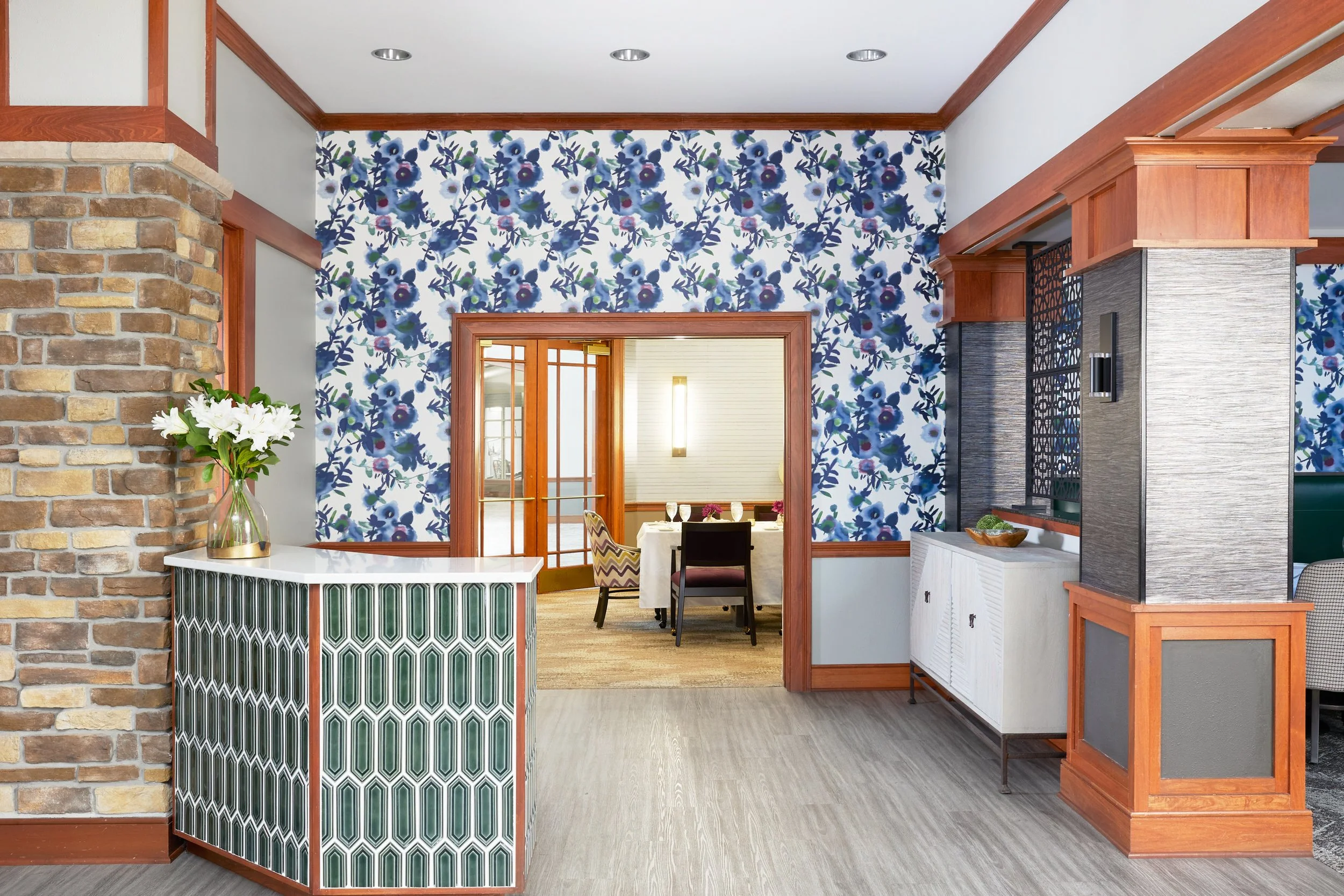 Edgewater - Interior 10.12.236324.jpg