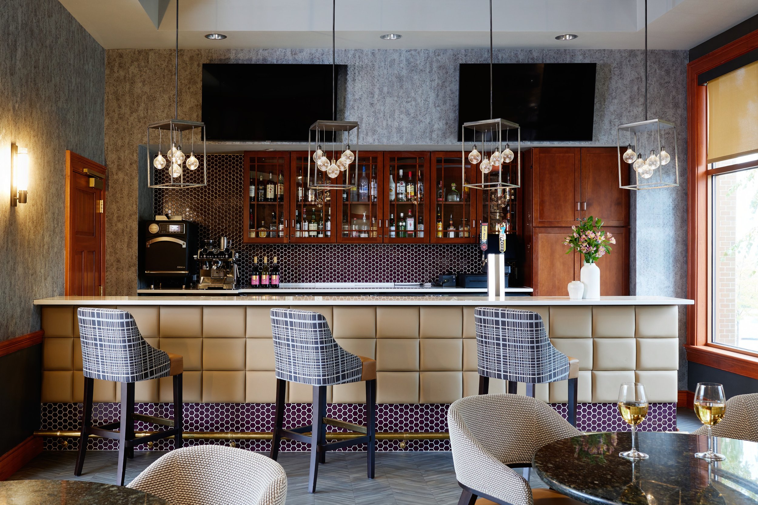 Edgewater - Interior 10.12.236255.jpg