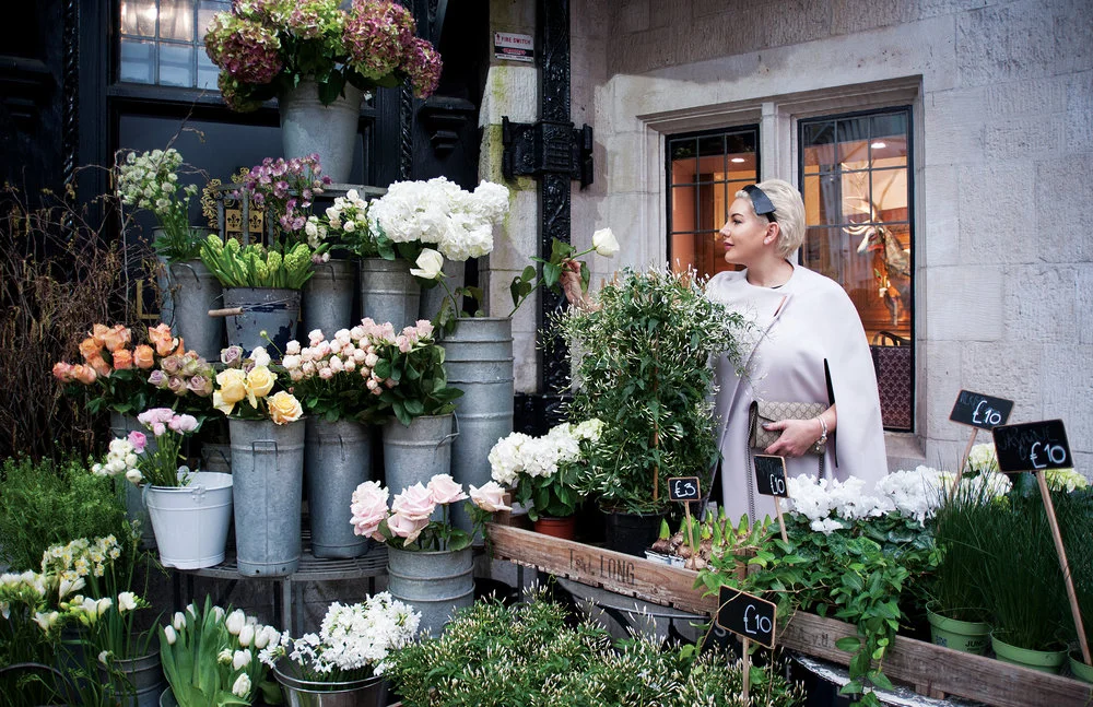12f9f-janette-ewen-at-flower-shop.jpg