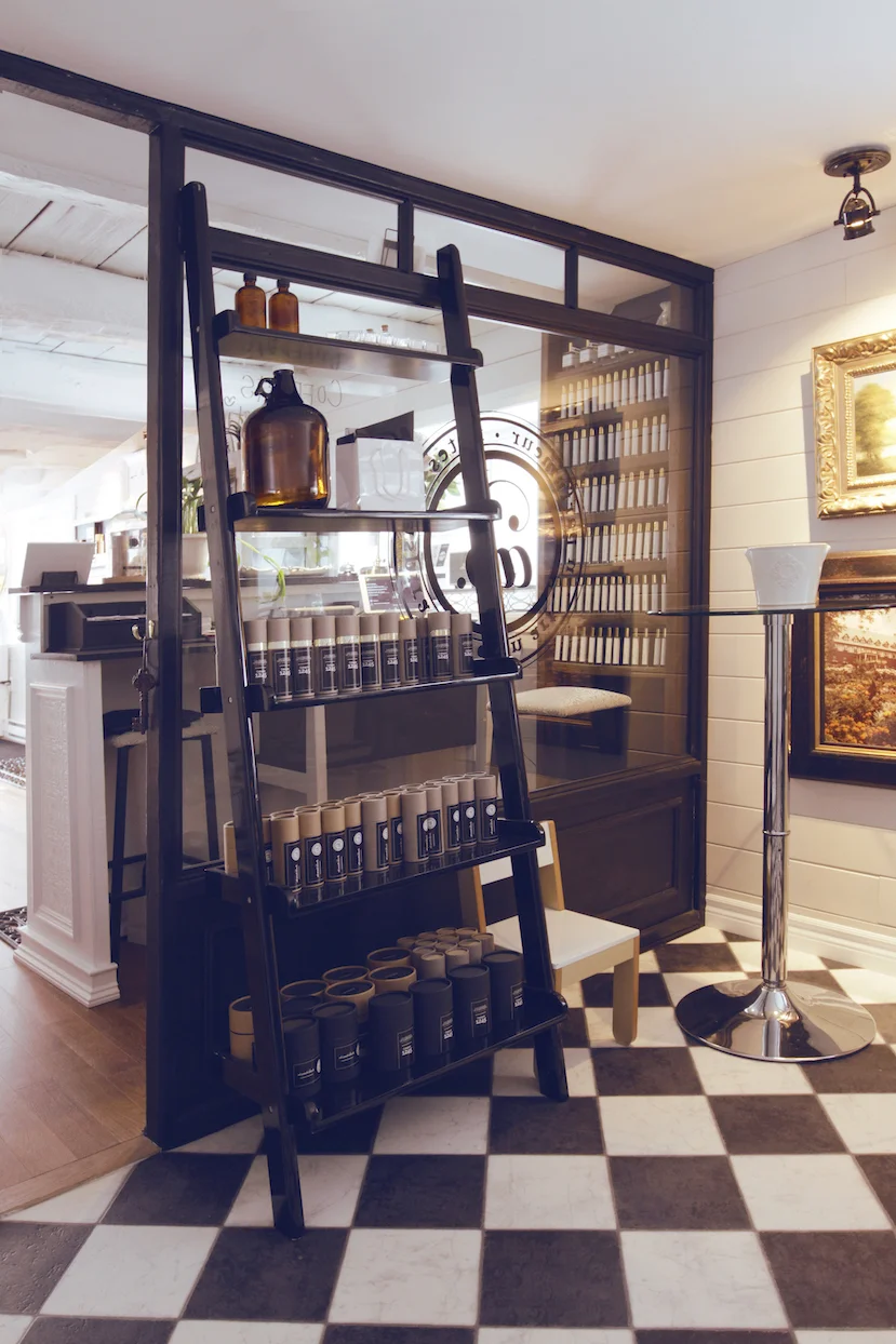 e76b8-alexandra-bachand-the-perfumers-barn-la-grange-du-parfumeur-interior-magog-quebec.jpg