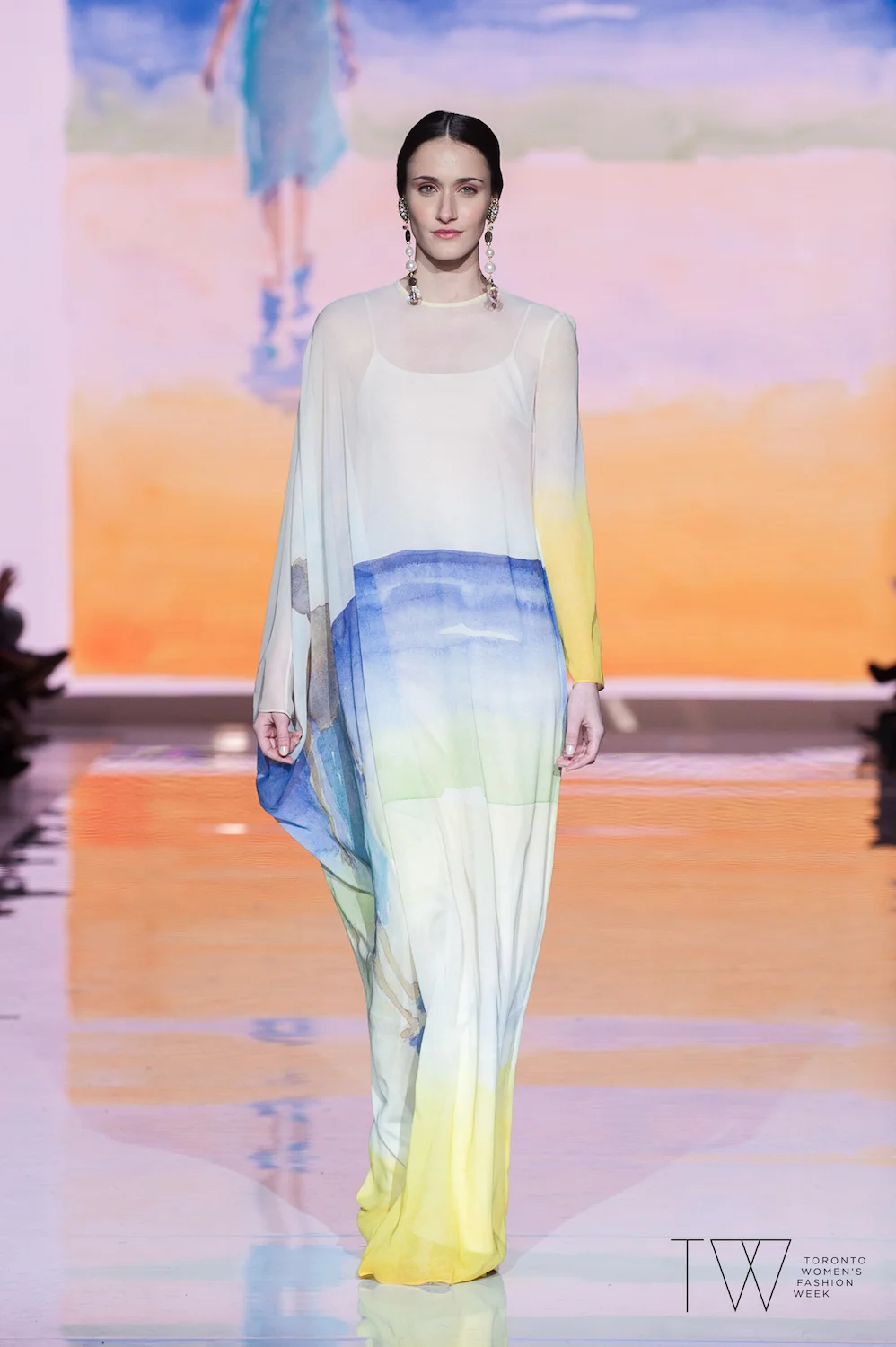 a4e67-david-dixon-dr-john-semple-tw-toronto-womens-fashion-week-photo-credit-che-rosales-watercolour-look-1.jpg
