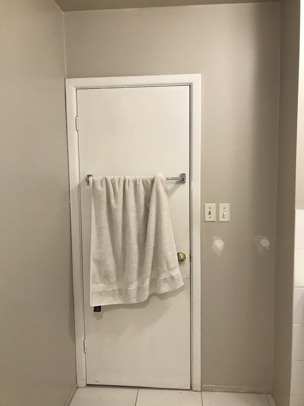 bathroom-before-door.JPG