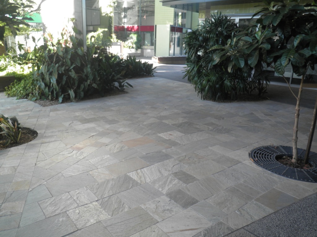 Bella Oro Quartz paving 2.JPG