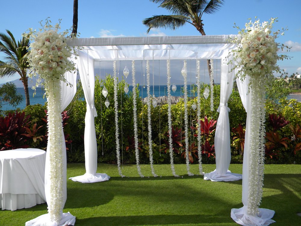 country-bouquets-florist-and-floral-arrangement-for-weddings-in-maui-hawaii 4.jpg
