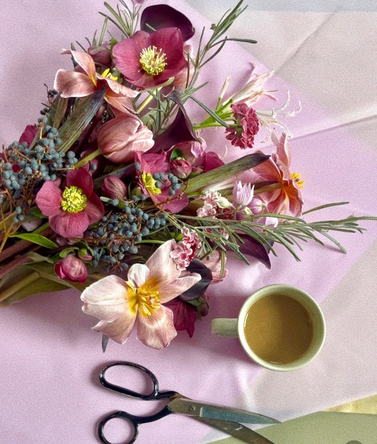 🌸 Maker Spotlight: With Love &amp; Light Floral 🌸

Meet @withloveandlight___ , the beautiful floral design studio led by creative force Angela Baracchini. What started as a painter&rsquo;s desire to bring her art into the third dimension has blosso