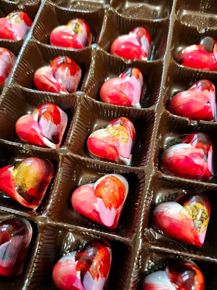🍫 Maker Spotlight: ChocolaChi

Sweeten your Valentine&rsquo;s plans with @choco_la_chi , a small-batch chocolate maker crafting handmade chocolates with heart and purpose. Each piece is made one-by-one using fine Belgian chocolate, with a mission ro