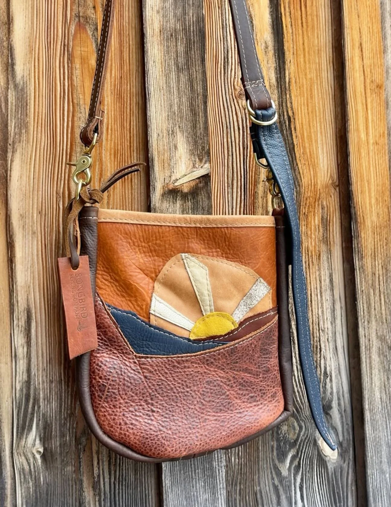 ✨ CABIN FEVER MARKET | VENDOR SPOTLIGHT ✨ 

&middot; Songbird Leather &middot;

Joining us from upstate NY, @songbirdsewingco is a family run business, with artist Rene&eacute; Stawicki at the heart of it all. With a deep passion for the outdoors, fa