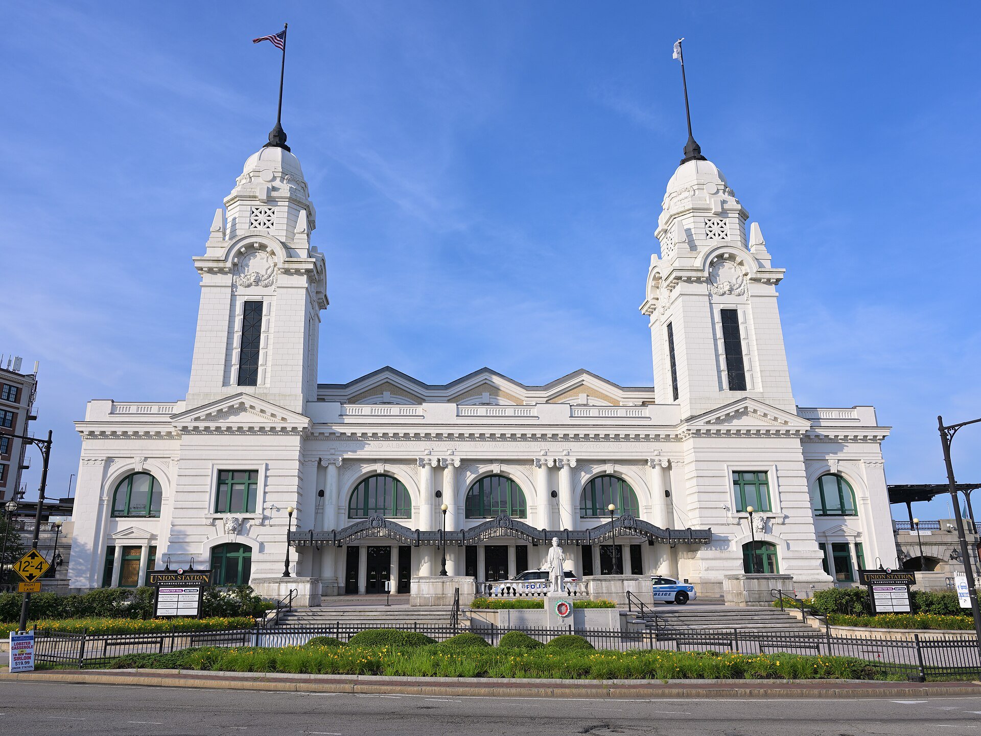 Worcester_Union_Station_in_the_morning_July_2025.jpg