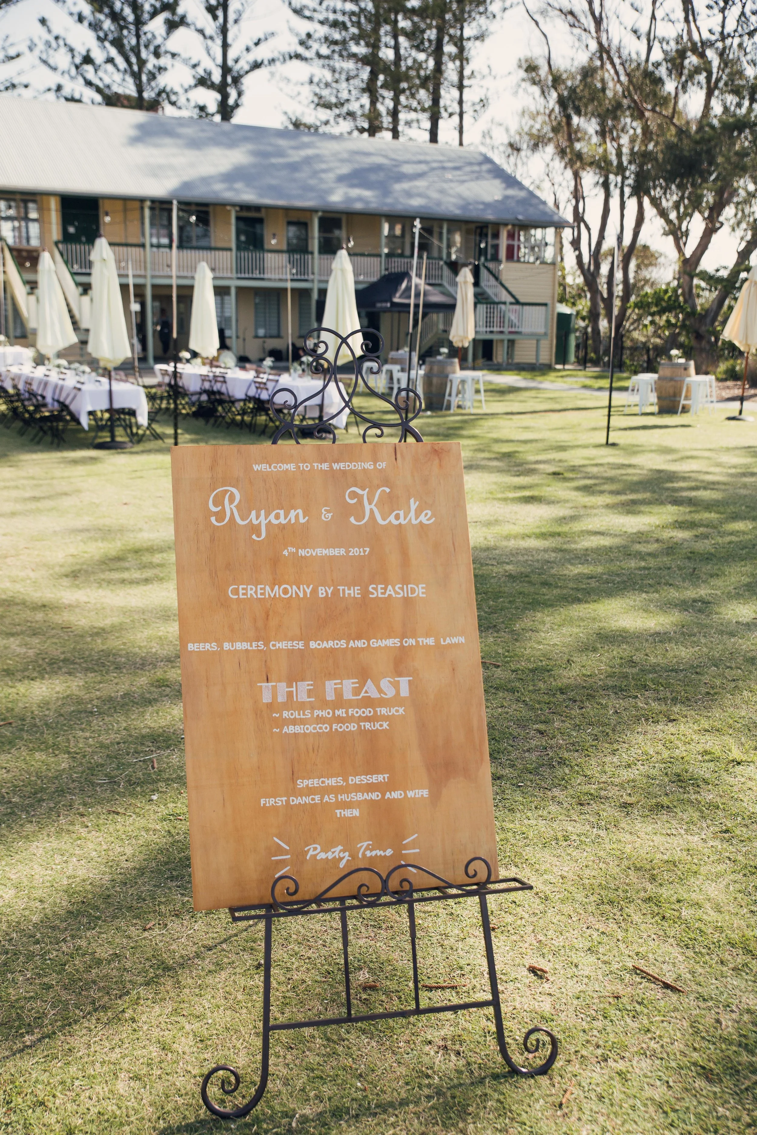 Caravan-Bar-Kirra-Hill-Community-Hall-Gold-Coast-Wedding.jpeg