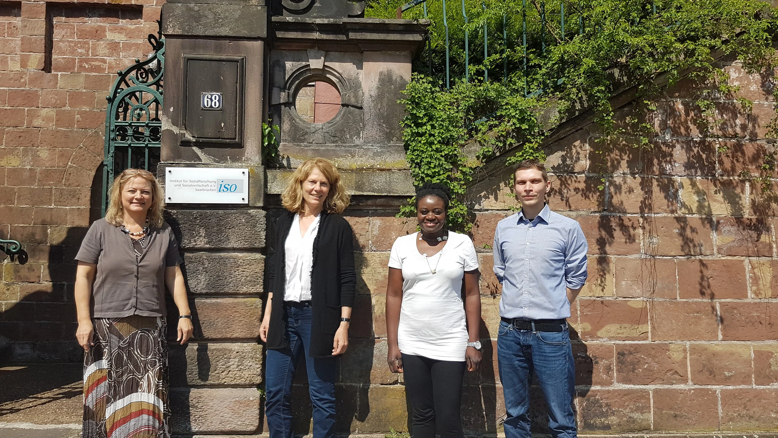 Das BIfadA kommt zur Projektzusammenarbeit mit dem ISO Institut nach Saarbrücken. (von links nach rechts: Dr. Sabine Kirchen Peters, ISO, Dr. Birgit Dietz, BIfadA, und zwei Kollegen des ISO-Instituts).