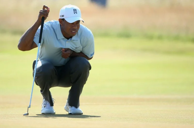 style-blogs-the-gq-eye-tiger-woods-british-open-golf-shoes.jpg