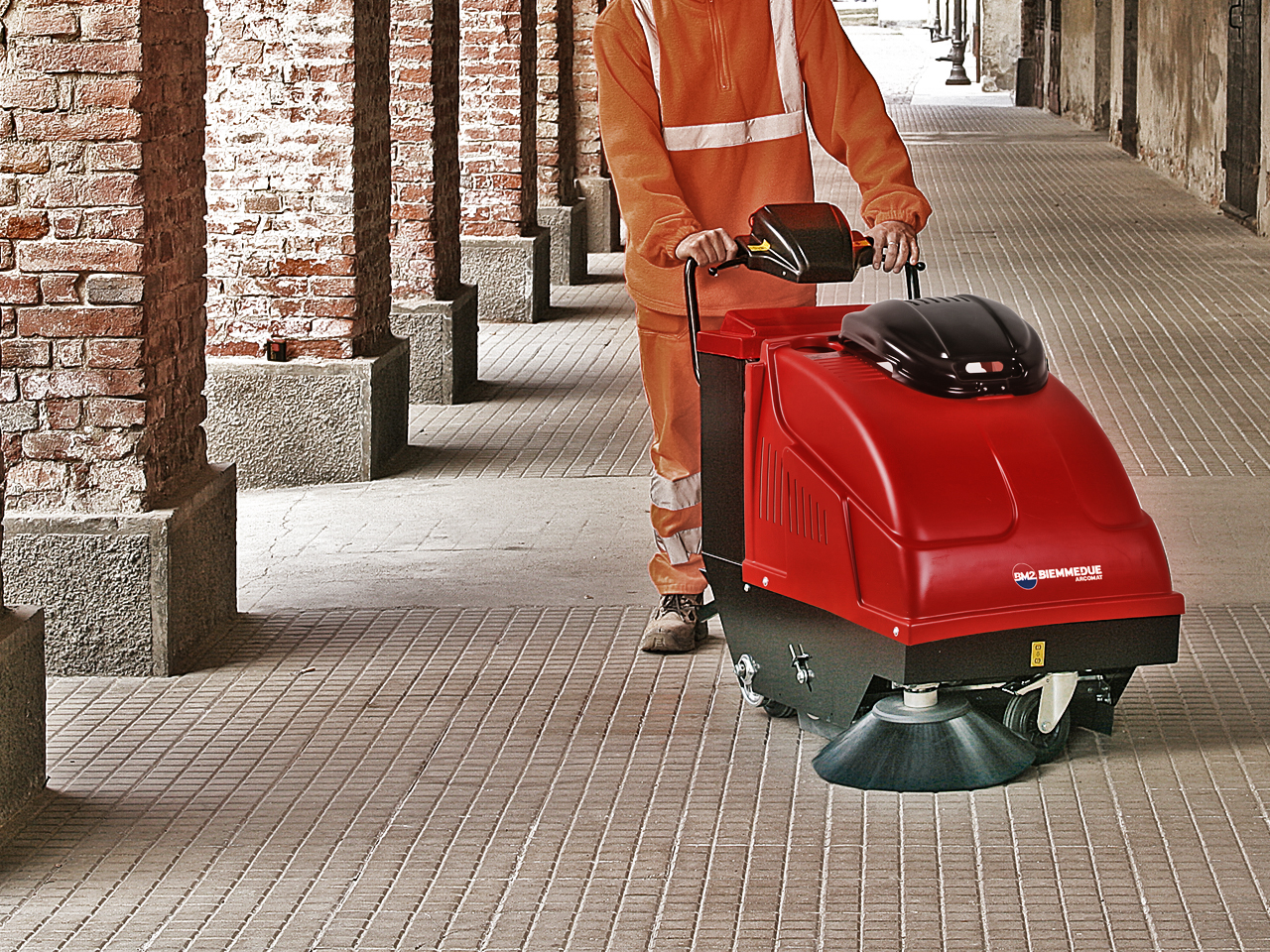 SPAZZATRICI_MOTORIZZATE_CON_FILTRO_A_CARTUCCIA_MOTORISED_VACUUM_SWEEPERS_WITH_CARTRIDGE_FILTER.jpg