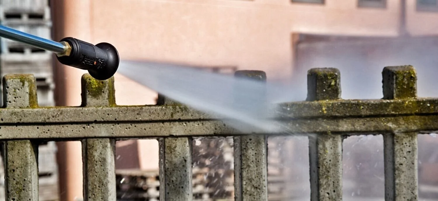 THE RANGE OF PROFESSIONAL AND INDUSTRIAL HIGH PRESSURE CLEANERS