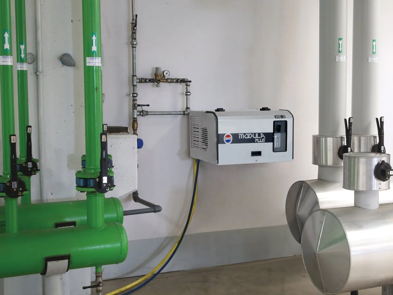 IDROPULITRICI STAZIONARIE PROFESSIONALI AD ACQUA FREDDA PROFESSIONAL STATIONARY COLD WATER HIGH PRESSURE CLEANERS 2.jpg