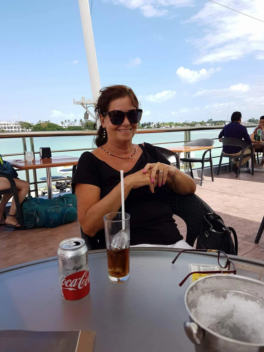 The terminal café upstairs has nice views of the bay. It is open only in the afternoons. On our visit in the morning when collecting the clients arriving from Belize, it remained closed.