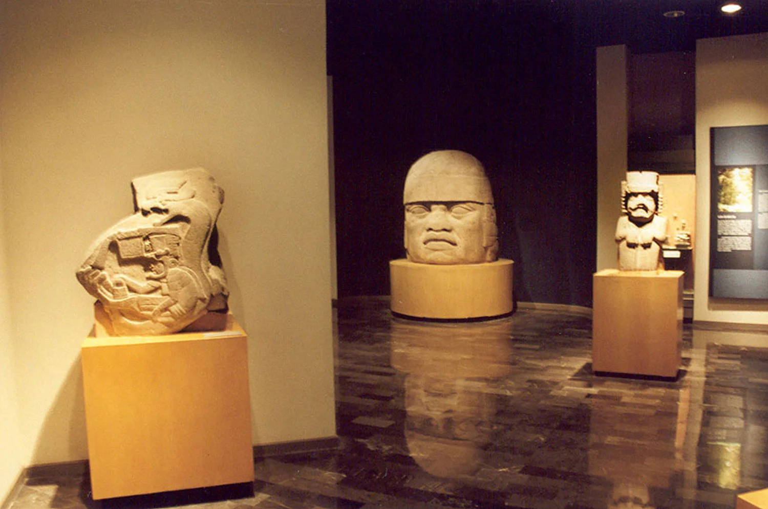 Monument in Mérida to Montejo the Elder and his son: wikipedia.org .