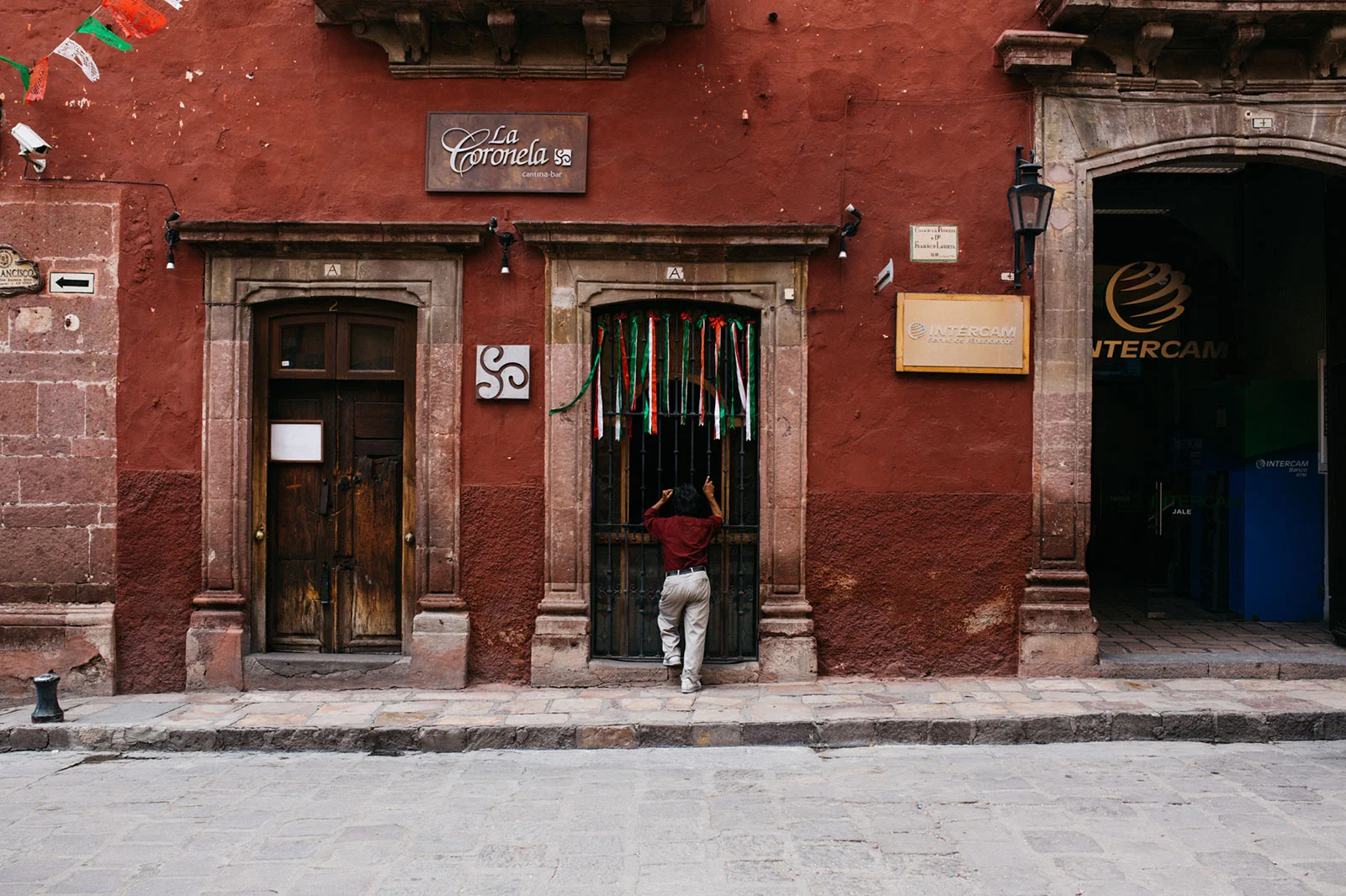 Claudia with her sons Alejandro and Fernando in Querétaro.