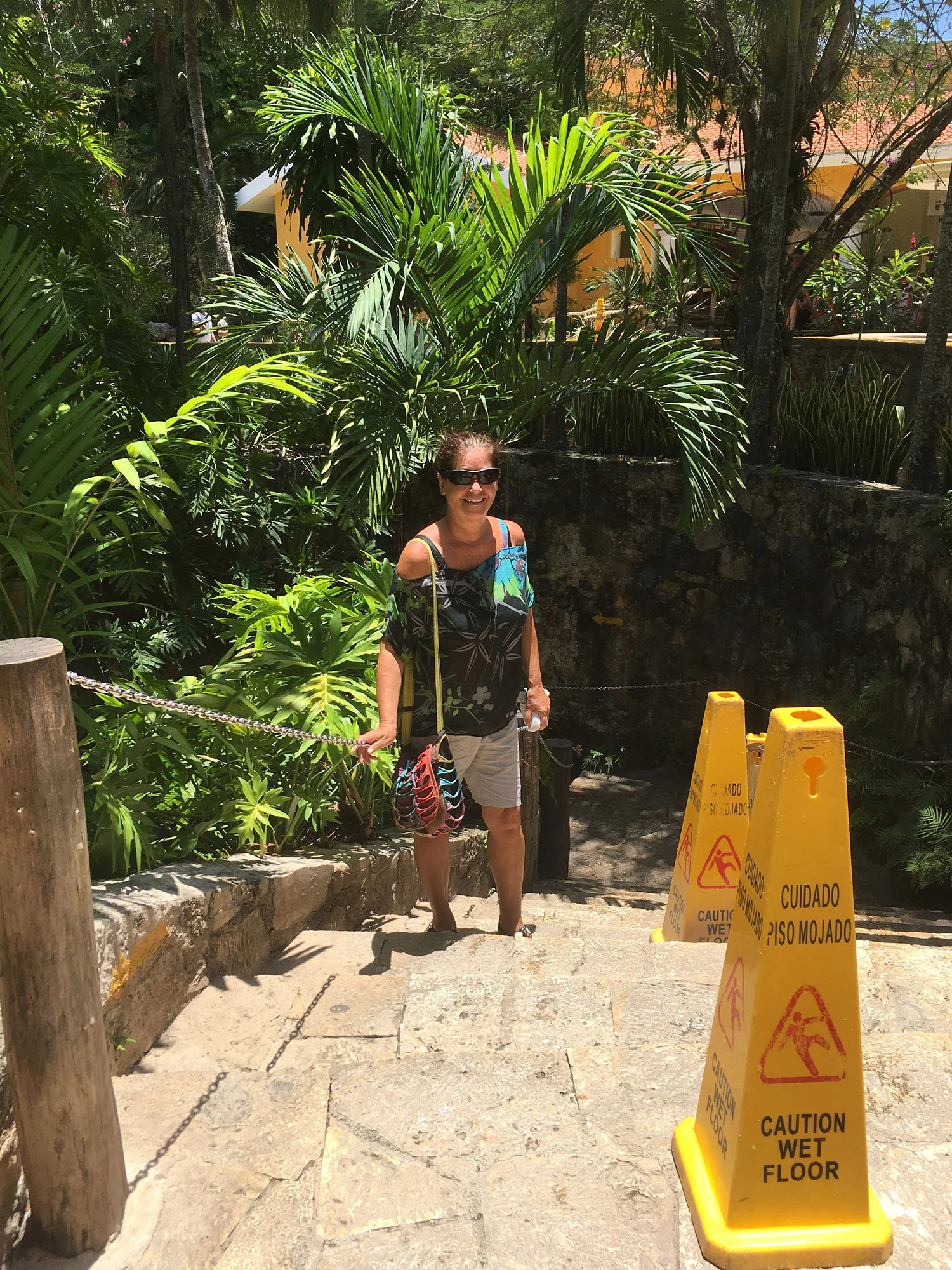 Hammocks_and_Ruins_What_to_Do_Mexico_Mayan_pyramid_cenote_Ik_Kil_24.jpg