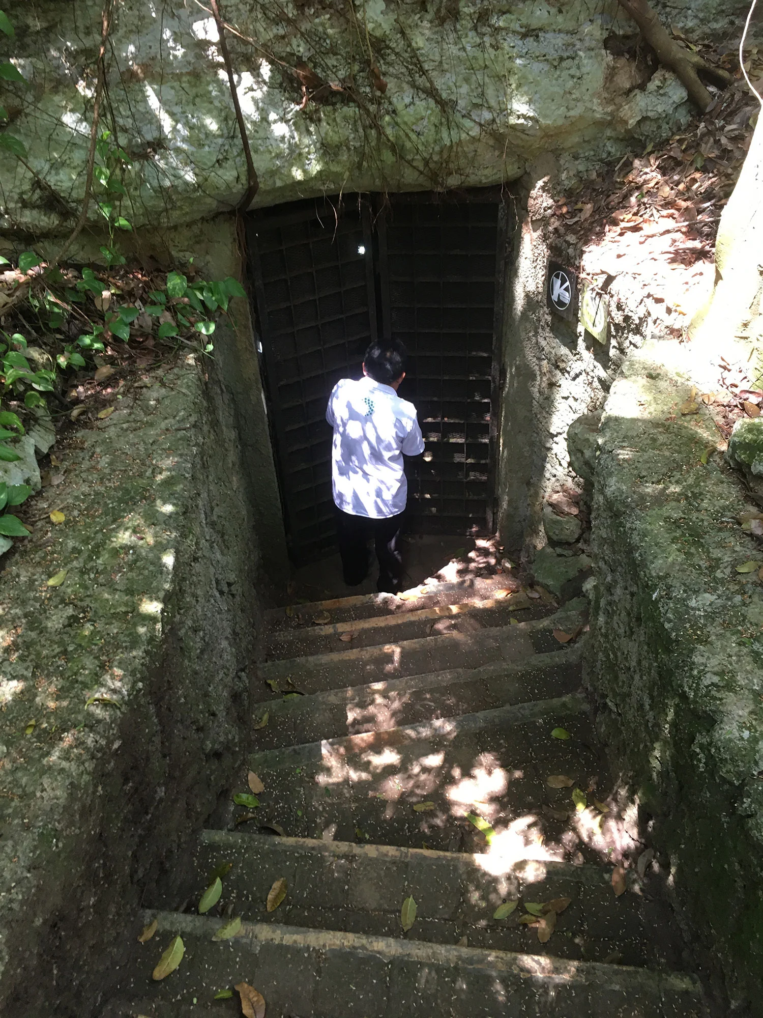 A Lacandón Maya selling traditional bows and arrows at Palenque ruins. He is from the village of Nahá, one of three Lacandón settlements today.