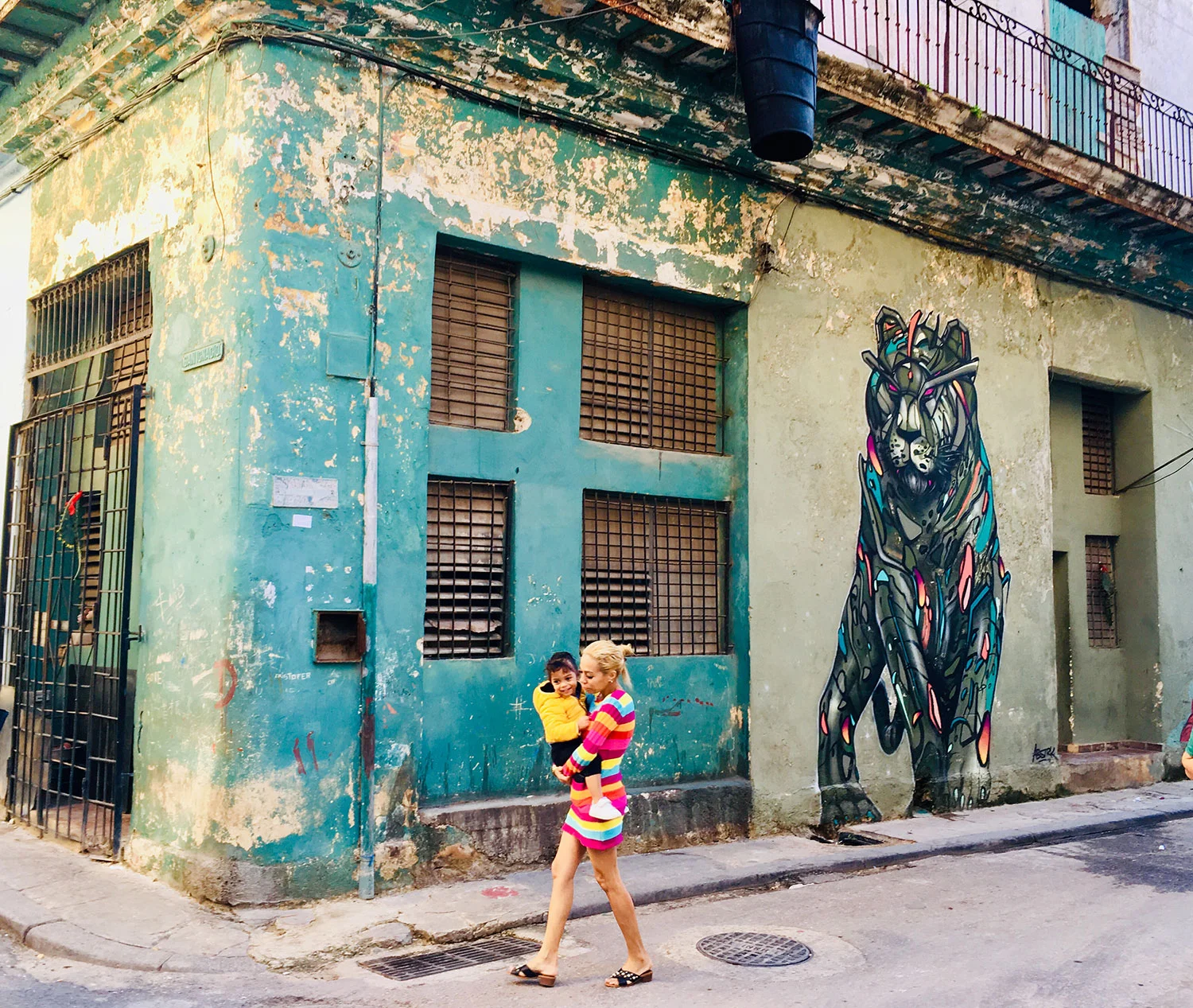 Hammocks_and_Ruins_What_to_Do_Cuba_Havana_island_socialist_3.jpg