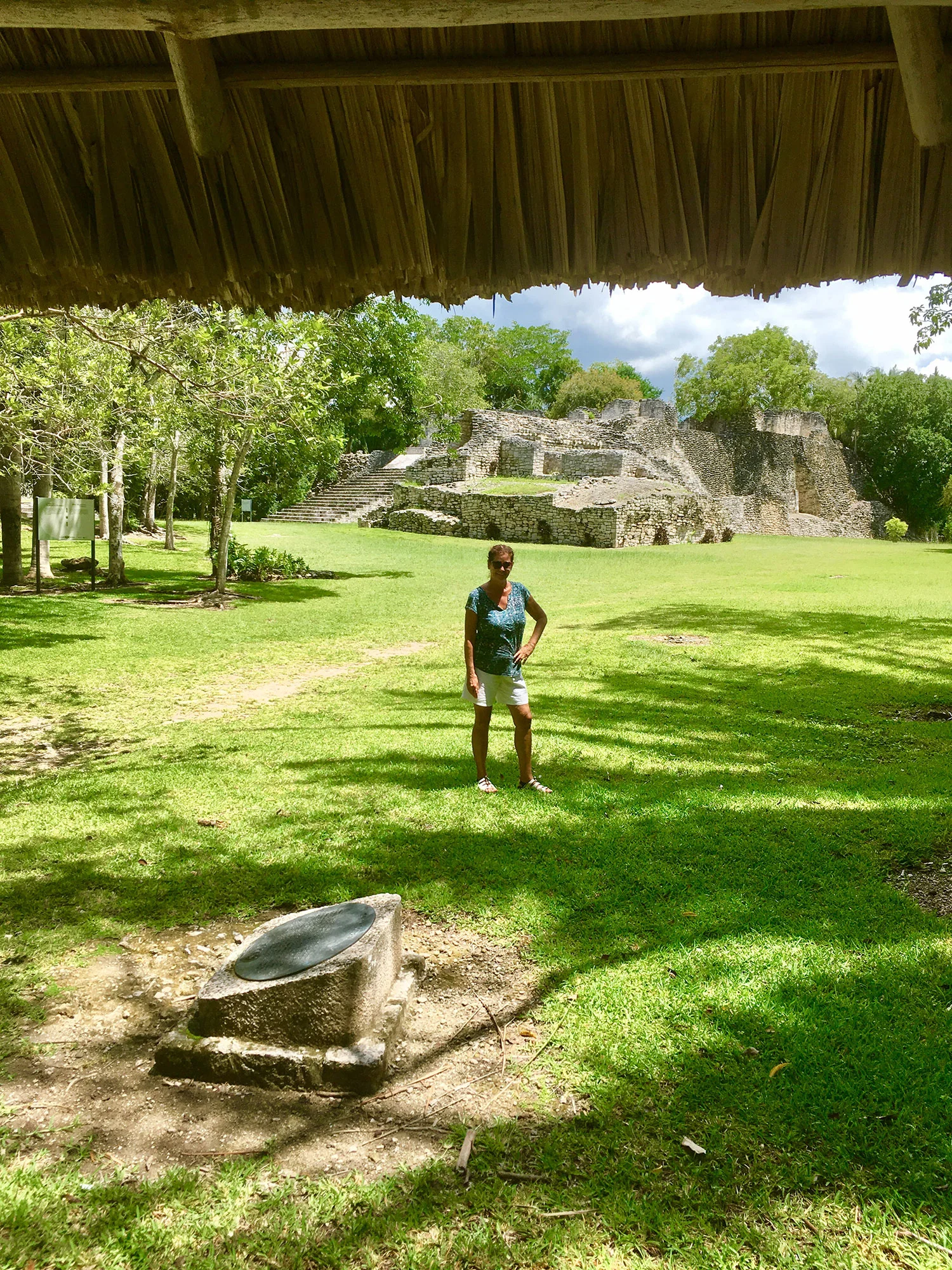 The elevated white road, sacbé , as depicted at the Cozumel Museum.