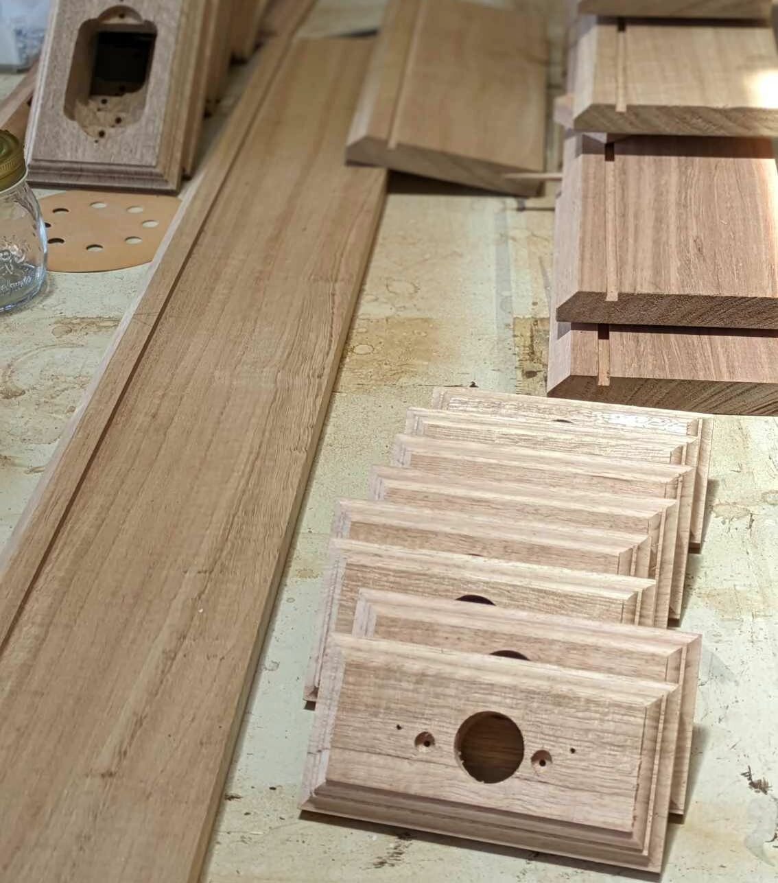 🔨 RENOVATING 🔨 @chapmanfurnitureco has been busy preparing for the electrical fit off with some very fancy mounts for our light switches 🙌

#longtimecoming #lighting #interiordesign #renovation #queenslander #queenslanderrenovation #woodworker