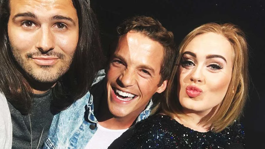 adele-wedding-fan-today-160826-tease_b1bde40a24e6f3801d2380a8c2eeceea.jpg