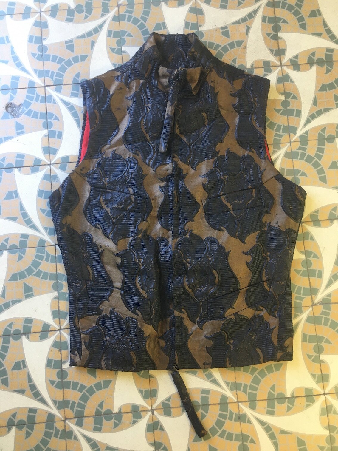 Gilet Victor Férès tissus haute couture Malhia Kent