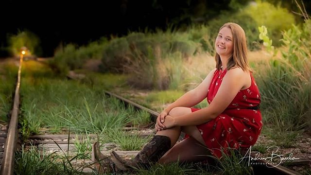 Fun time taking senior photos
#classof2020 #seniorpictures #portraitphotography #barelaphotography