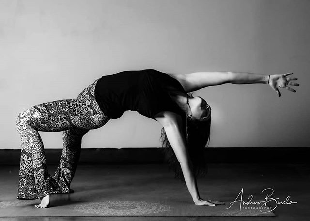 I had a great time checking out Ivy Donovan and her yoga class the other night. It is amazing how the Donovan's have a passion for helping so many people in so many ways. If you're interested in learning and practicing yoga, if you're nervous to take the leap, then work with Ivy. She will see no flaws and only empower you to be great.
Checkout her website and sign up for class.
www.MyYogAbility.com
#yoga #empower #barelaphotography