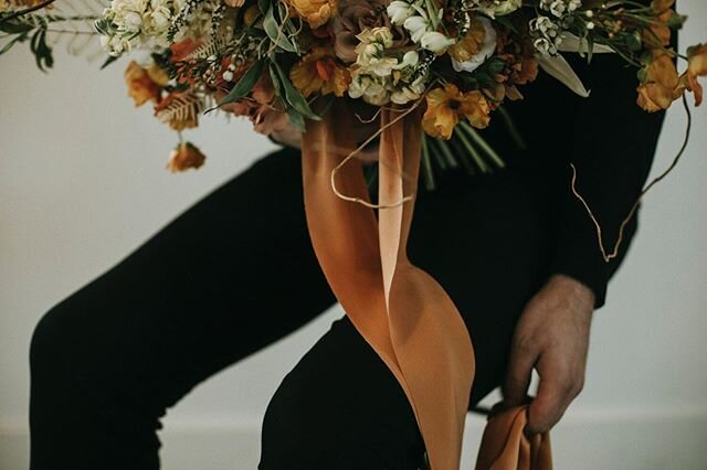 Can you squat with a N&amp;C bouquet? We should offer pre-wedding workout plans. 😆 @juliananoellejumper