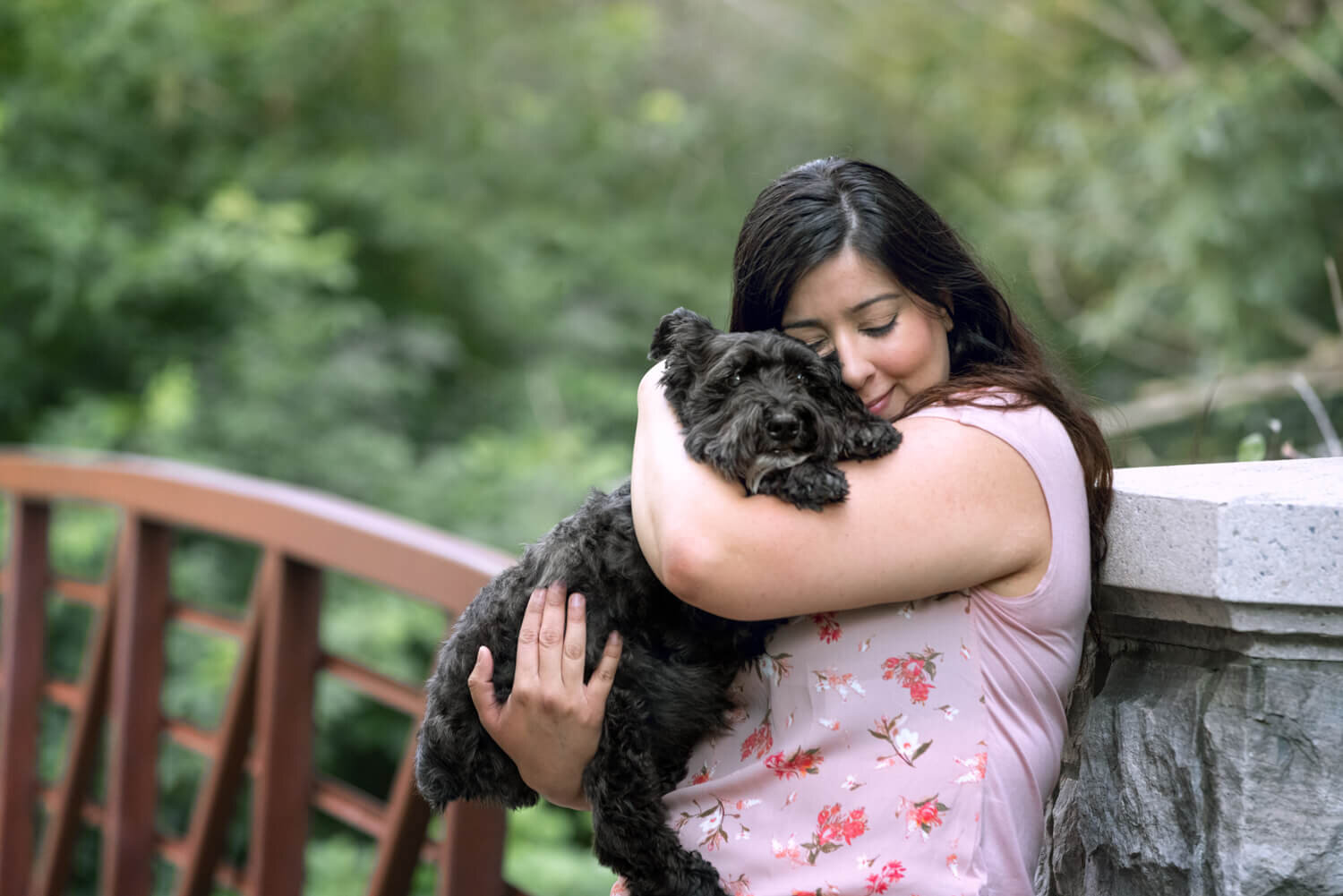 NAVLEEN HUGS LITTLE COCO AT THEIR DOG AND FAMILY PORTRAIT SESSION