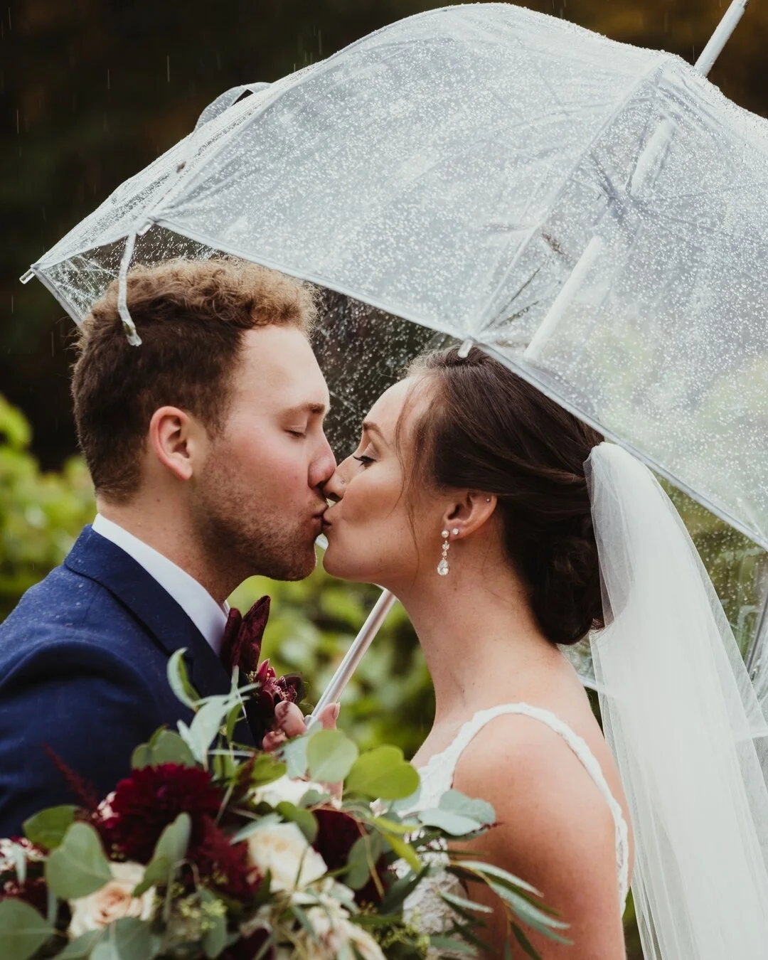 Raindrops on your wedding day are nature's confetti, bringing luck, love, and a sprinkle of unexpected magic to your special moments. ☔⁣
.
.
.

 #zorvinovineyard #newhampshirewedding #nhvenue #vineyardwedding #newenglandweddings #weddinginspo #tarren