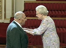 Dangoor and Queen Elizabeth II.jpg