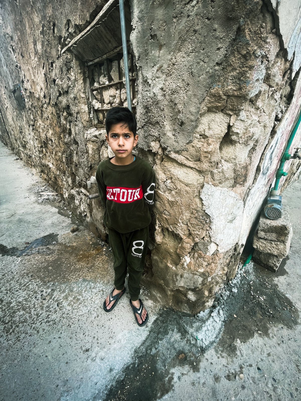 Although most of the village kids went to school, Hassan, standing in front of the Kizi family home, skipped. When asked, the 10-year-old said, “I don’t want to go to school. It is overcrowded there. My classroom has more than 70 kids.” He said it’s