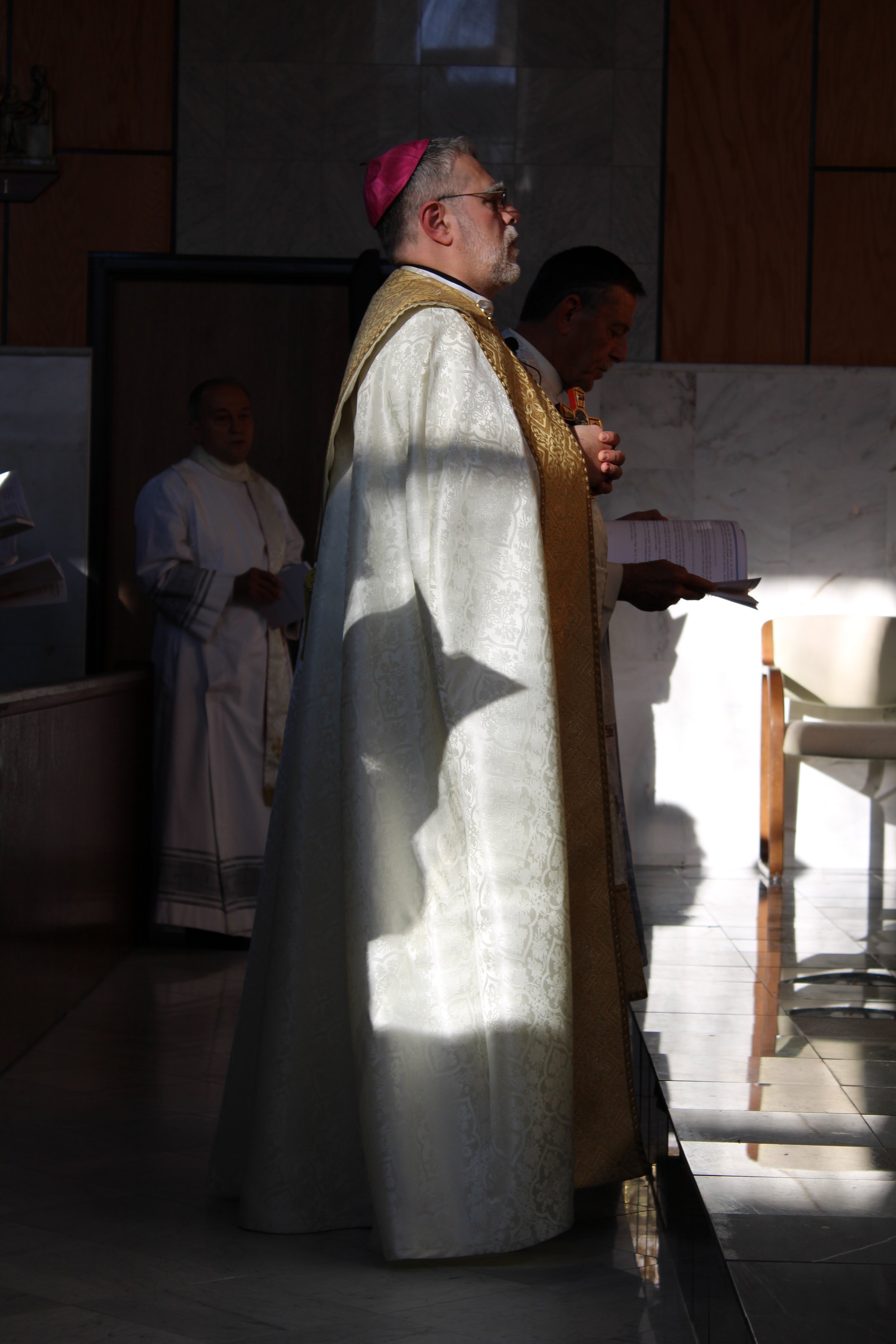  Bishop Francis Kalabat and Fr. Manuel Boji celebrate Mass before blessing the retreat center. 